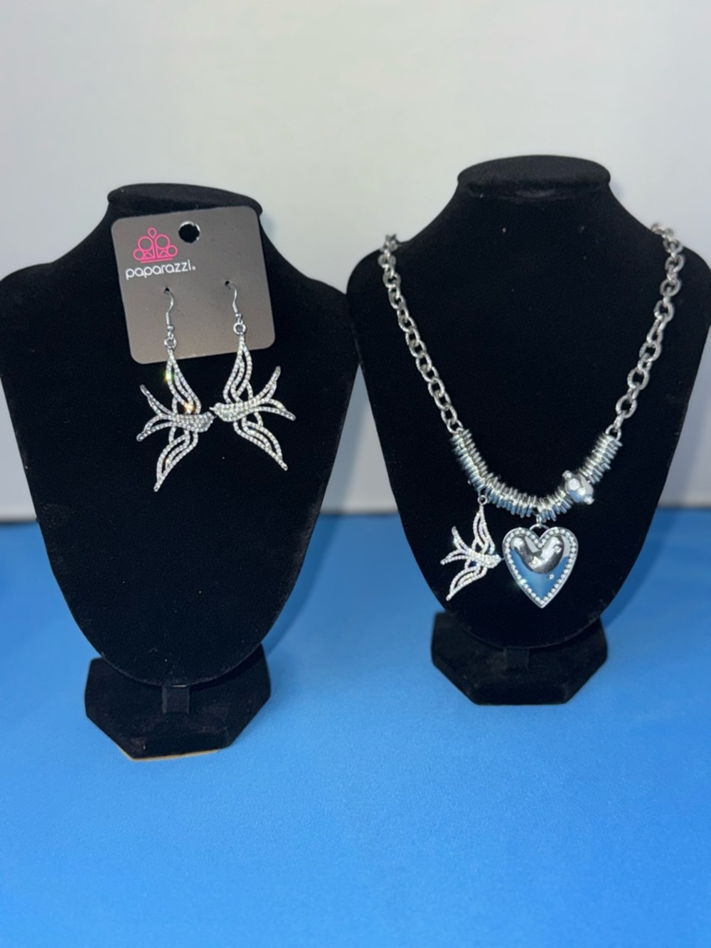 paparazzi Silver Heart Pendant Necklace with Starfish Earrings - Silver